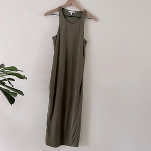 Good American  form fitting olive midi dress